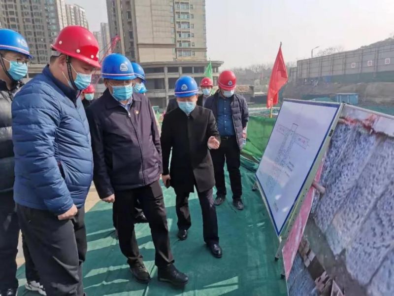 市委常委、市政府黨組成員魏建平調(diào)研左掖門游園停車場項(xiàng)目建設(shè)工作